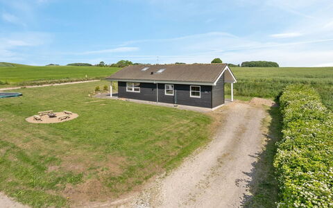 Bitha - 400M from the Sea: Toit, Maison, Lot Terre, Domicile, Chalet, Biens, Batiments Jardin, Ombre, Cabane En Rondins, Aménagement Paysager