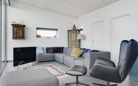 Anniina - 200M from the Sea: Meubles, Design Intérieur, Sol, Canapé, Sol, Salon, Domicile, Pièce, Appartement, Éclairage