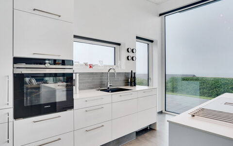 Anniina - 200M from the Sea: Cuisine, Comptoir, Design Intérieur, Appareil De Cuisine, Sol, Cabinetry, Plafond, Électroménager, Sol, Principaux Appliance