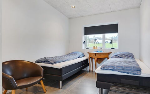 Anniina - 200M from the Sea: Sol, Sol, Plafond, Chambre, Design Intérieur, Lit, Pièce, Cadre De Lit, Literie