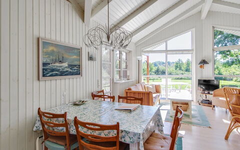 Nela - 300M from the Sea: Plafond, Porte, Chalet, Chaise, Table Cuisine Et Salle A Manger, Dur, Salon, Porche, Parquet, Planche