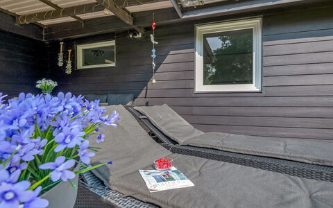 Sunja - 450M from the Sea: Bleu, Arbuste, Chalet, Couverture De Sol, Jardin, Biens, Ombre, Aménagement Paysager, Ferme, Eco Hôtel