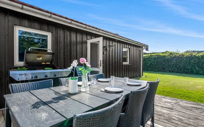 Mainart - 200M from the Sea