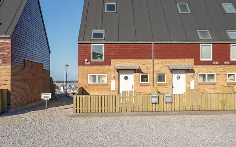 Line - 10M from the Sea: Siding, Daylighting