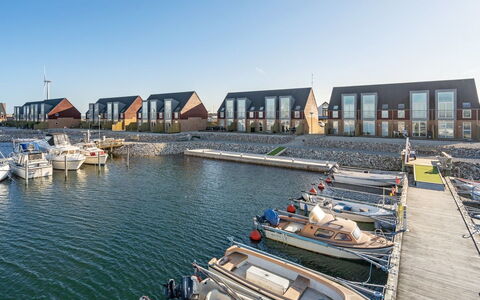 Line - 10M from the Sea: Maison, Toit, Domicile, Chalet, Cabanon, Batiments Jardin, Siding, Cour, Cabane En Rondins, Cabane