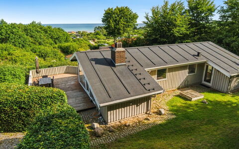 Ludewiga - 350M from the Sea: Toit, Domicile, Maison, Chalet, Biens, Ferme, Siding, Jardin, Ombre, Cour
