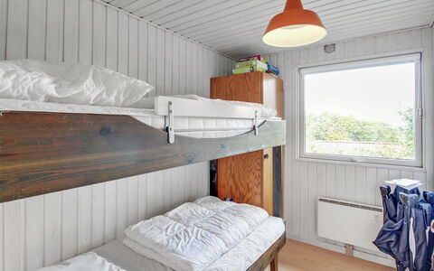Ludewiga - 350M from the Sea: Mur, Bois, Chambre, Lit, Design Intérieur, Meubles, Sol, Sol, Literie, Lit Superposé