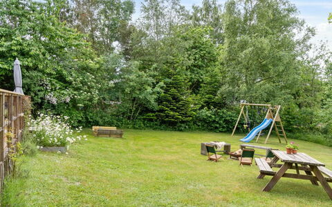 Reika - 1Km from the Sea: Maison, Domicile, Toit, Chalet, Arbuste, Siding, Porte, Jardin, Ferme