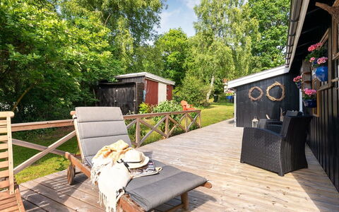 Reika - 1Km from the Sea: Bois, Meubles, Dur, Chalet, Plate-Forme, Planche, Tache De Bois, Parquet, Ombre, Jardin