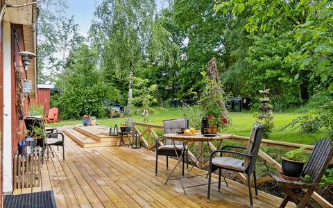 Reika - 1Km from the Sea: Bois, Meubles, Mobilier De Jardin, Chaise, Jardin, Plate-Forme, Pot De Fleur, Dur, Arrière-Cour