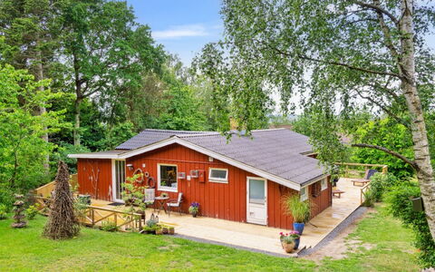 Reika - 1Km from the Sea: Maison, Chalet, Toit, Domicile, Batiments Jardin, Biens, Jardin, Ferme, Pelouse, Arrière-Cour