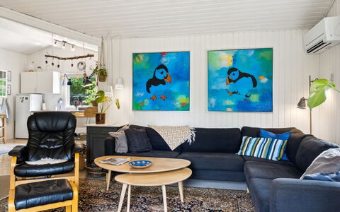 Reika - 1Km from the Sea: Meubles, Canapé, Design Intérieur, Salon, Sol, Sol, Pièce, Cadre, Domicile