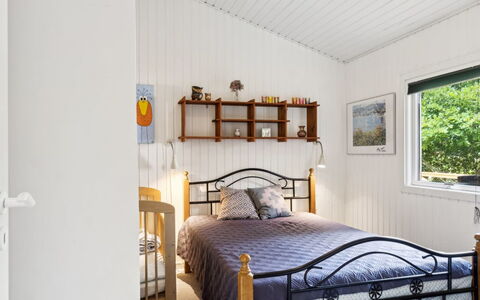 Reika - 1Km from the Sea: Chambre, Lit, Design Intérieur, Meubles, Bois, Literie, Drap De Lit, Plafond, Sol, Sol
