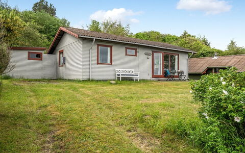 Elpida - 100M from the Sea: Toit, Maison, Domicile, Chalet, Siding, Biens, Allée, Batiments Jardin, Cour, Cabanon