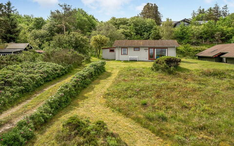 Elpida - 100M from the Sea: Toit, Maison, Domicile, Chalet, Siding, Biens, Allée, Batiments Jardin, Cour, Cabanon