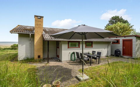 Elpida - 100M from the Sea: Toit, Maison, Domicile, Chalet, Siding, Biens, Allée, Batiments Jardin, Cour, Cabanon