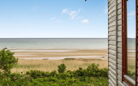 Elpida - 100M from the Sea: Toit, Maison, Domicile, Chalet, Siding, Biens, Allée, Batiments Jardin, Cour, Cabanon