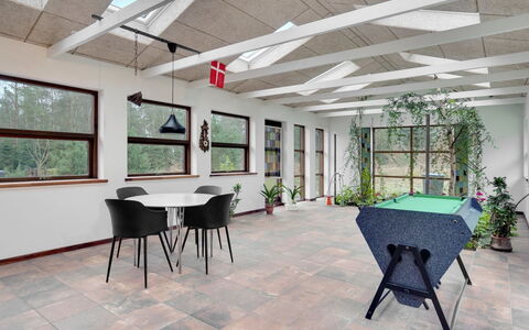 Toska: Sol, Mur, Sol, Design Intérieur, Bois, Plafond, Parquet, Éclairage, Meubles, Revêtement De Sol Stratifié