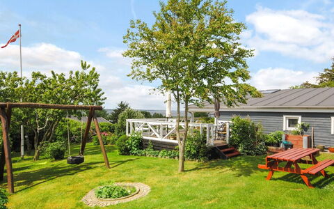 Annabeth - 300M to the Fjord: Arbuste, Jardin, Lot Terre, Pelouse, Ombre, Arrière-Cour, Aménagement Paysager, Cour, Chalet
