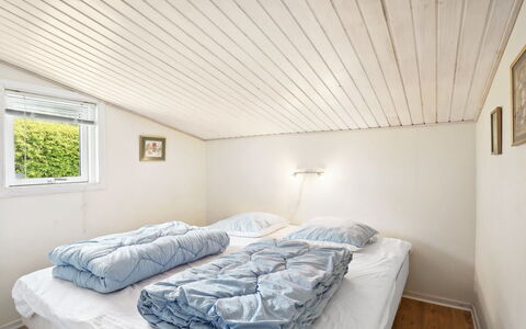 Annabeth - 300M to the Fjord: Bois, Chambre, Plafond, Lit, Sol, Design Intérieur, Sol, Drap De Lit, Literie, Domicile