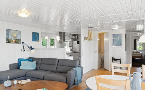 Self - 400M to the Fjord: Bois, Design Intérieur, Sol, Plafond, Meubles, Sol, Salon, Domicile, Canapé, Pièce
