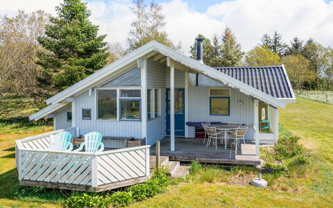 Arleta - 250M to the Fjord: Bleu, Arbuste, Chalet, Couverture De Sol, Jardin, Biens, Ombre, Aménagement Paysager, Ferme, Eco Hôtel