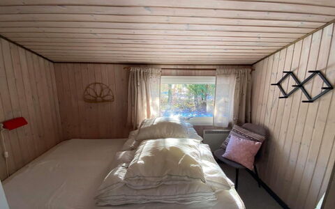 Menard - 400M from the Sea: Bleu, Arbuste, Chalet, Couverture De Sol, Jardin, Biens, Ombre, Aménagement Paysager, Ferme, Eco Hôtel