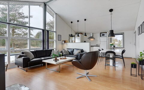 Aiden - 300M from the Sea: Design Intérieur, Plafond, Meubles, Salon, Sol, Canapé, Luminaire, Éclairage, Domicile, Sol
