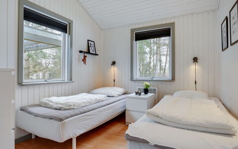 Aiden - 300M from the Sea: Domicile, Chambre, Lit, Gelé, Literie, Cadre De Lit, Neige, Drap De Lit, L'Hiver, Daylighting