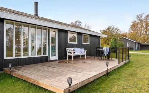 Joon - 300M from the Sea: Toit, Maison, Domicile, Chalet, Siding, Biens, Allée, Batiments Jardin, Cour, Cabanon