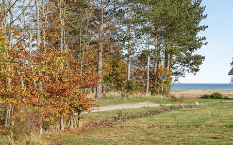 Joon - 300M from the Sea: Toit, Maison, Domicile, Chalet, Siding, Biens, Allée, Batiments Jardin, Cour, Cabanon