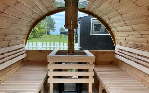 Joon - 300M from the Sea: Toit, Maison, Domicile, Chalet, Siding, Biens, Allée, Batiments Jardin, Cour, Cabanon