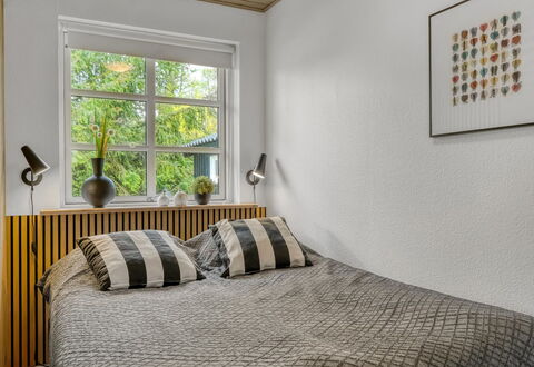Christina - 300M to the Fjord: Lit, Chambre, Design Intérieur, Bois, Literie, Drap De Lit, Meubles, Sol, Sol, Cadre De Lit