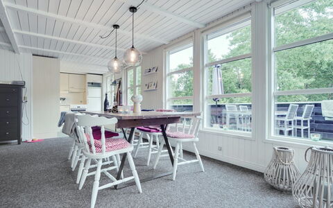 Gunward - 1.5Km from the Sea: Maison, Domicile, Toit, Chalet, Biens, Aménagement Paysager, Batiments Jardin, Siding, Ferme