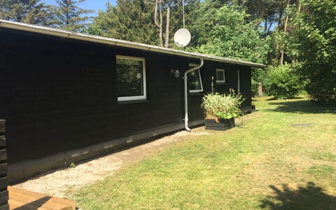 Ruka - 350M from the Sea: Maison, Domicile, Toit, Chalet, Arbuste, Siding, Porte, Jardin, Ferme