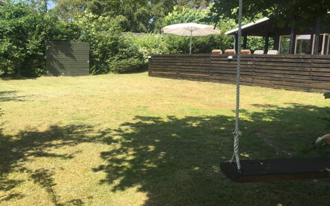 Ruka - 350M from the Sea: Maison, Domicile, Toit, Chalet, Arbuste, Siding, Porte, Jardin, Ferme