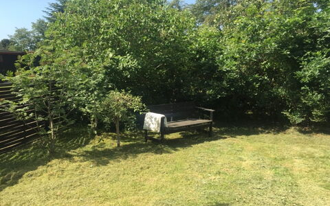 Ruka - 350M from the Sea: Maison, Domicile, Toit, Chalet, Arbuste, Siding, Porte, Jardin, Ferme