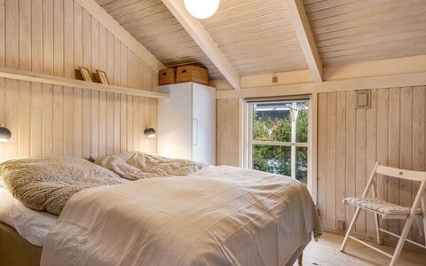 Alexi - 150M from the Sea: Lit, Chambre, Design Intérieur, Bois, Sol, Sol, Plafond, Drap De Lit, Meubles, Literie