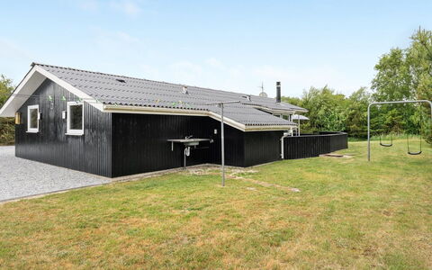 Frudde - 400M from the Sea: Toit, Maison, Domicile, Chalet, Siding, Biens, Allée, Batiments Jardin, Cour, Cabanon