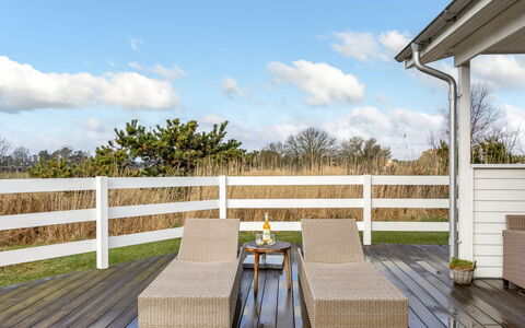 Gerko - 150M from the Sea: Toit, Maison, Domicile, Chalet, Siding, Biens, Allée, Batiments Jardin, Cour, Cabanon