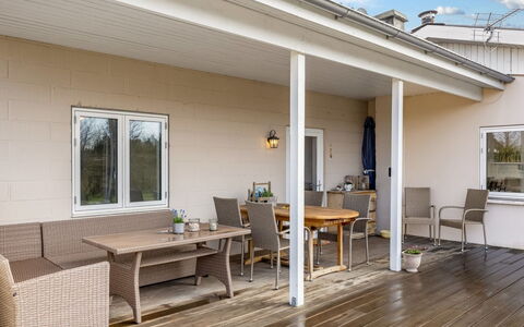 Gerko - 150M from the Sea: Toit, Maison, Domicile, Chalet, Siding, Biens, Allée, Batiments Jardin, Cour, Cabanon