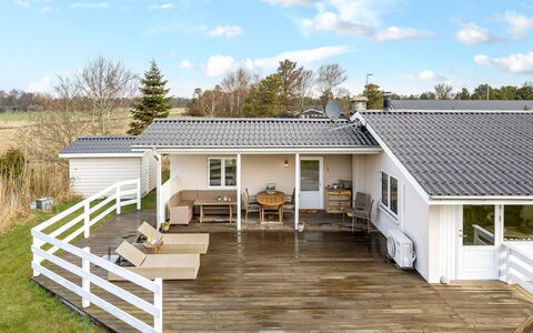 Gerko - 150M from the Sea: Toit, Maison, Domicile, Chalet, Siding, Biens, Allée, Batiments Jardin, Cour, Cabanon