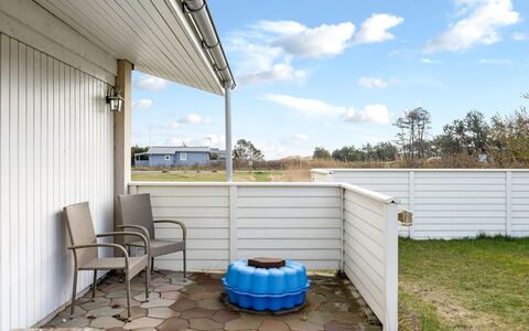 Gerko - 150M from the Sea: Toit, Maison, Domicile, Chalet, Siding, Biens, Allée, Batiments Jardin, Cour, Cabanon