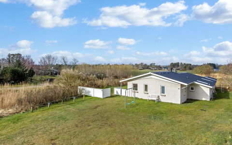Gerko - 150M from the Sea: Toit, Maison, Domicile, Chalet, Siding, Biens, Allée, Batiments Jardin, Cour, Cabanon