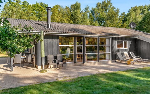 Barne - 4Km from the Sea: Toit, Maison, Domicile, Chalet, Siding, Biens, Allée, Batiments Jardin, Cour, Cabanon