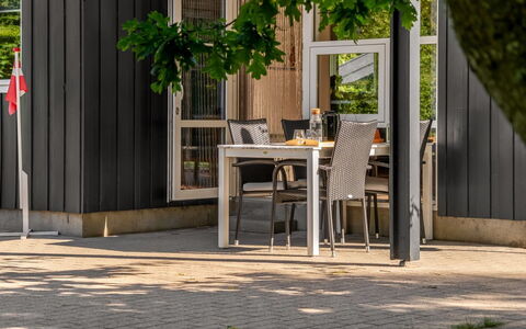 Barne - 4Km from the Sea: Toit, Maison, Domicile, Chalet, Siding, Biens, Allée, Batiments Jardin, Cour, Cabanon