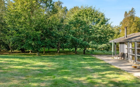 Barne - 4Km from the Sea: Toit, Maison, Domicile, Chalet, Siding, Biens, Allée, Batiments Jardin, Cour, Cabanon