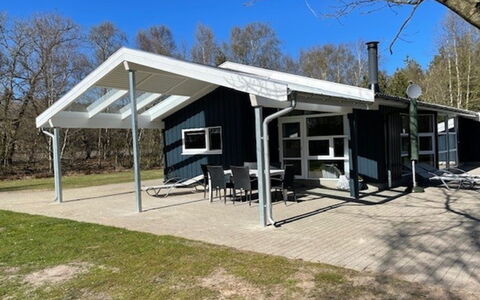 Barne - 4Km from the Sea: Toit, Maison, Domicile, Chalet, Siding, Biens, Allée, Batiments Jardin, Cour, Cabanon