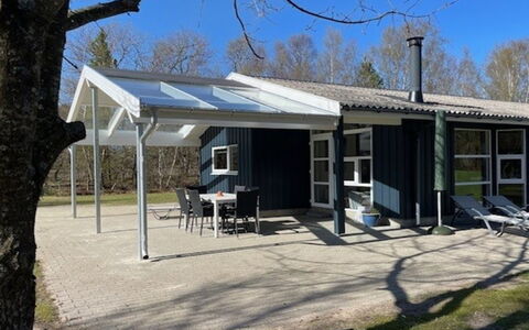 Barne - 4Km from the Sea: Toit, Maison, Domicile, Chalet, Siding, Biens, Allée, Batiments Jardin, Cour, Cabanon