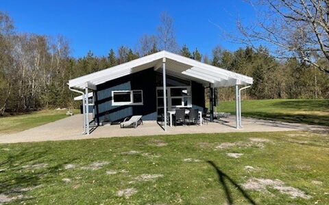 Barne - 4Km from the Sea: Toit, Maison, Domicile, Chalet, Siding, Biens, Allée, Batiments Jardin, Cour, Cabanon